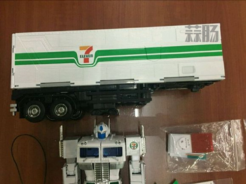 7-11限定擎天柱？迷友：柱子哥跑物流了