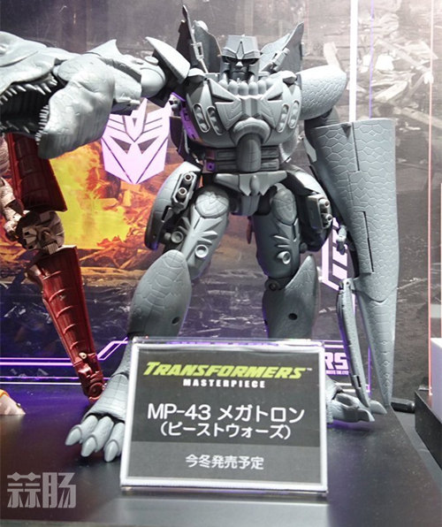 TakaraTomy 变形金刚 MP-43 BW霸王龙 1.jpg