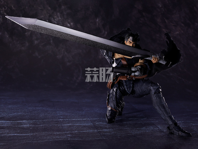 万代推出SHF《剑风传奇》格斯(狂战士盔甲)可动人偶