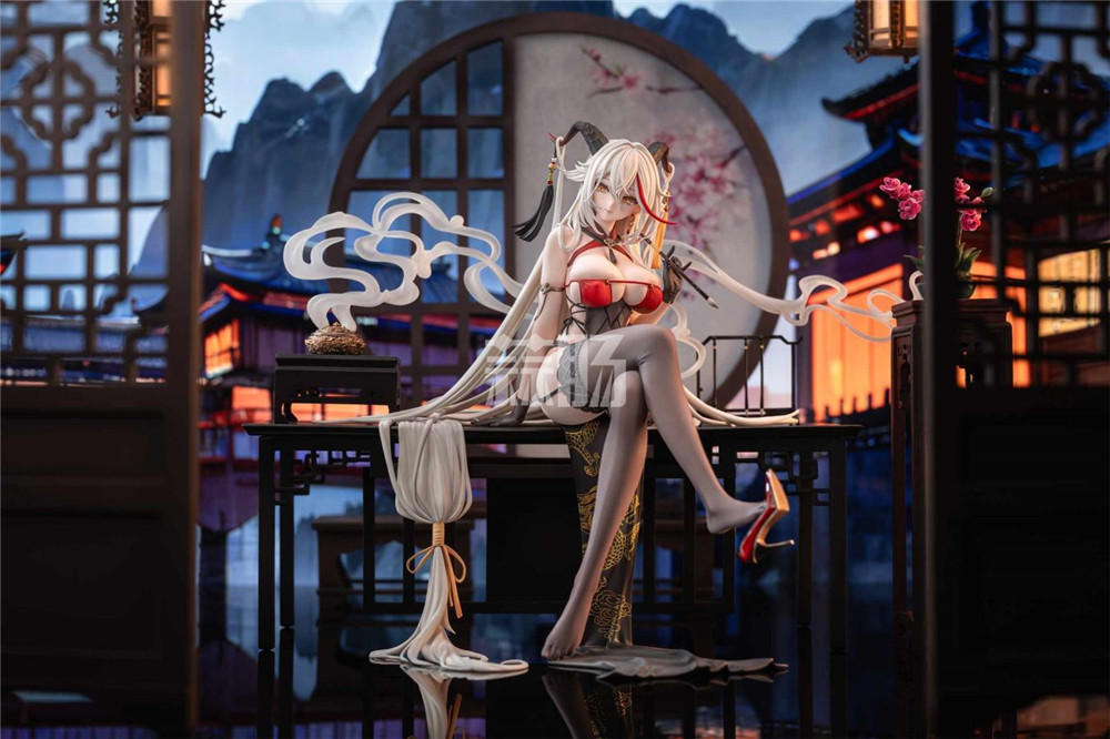 AniGame推出《碧蓝航线》埃吉尔 金龙腾祥云Ver.1/6手办